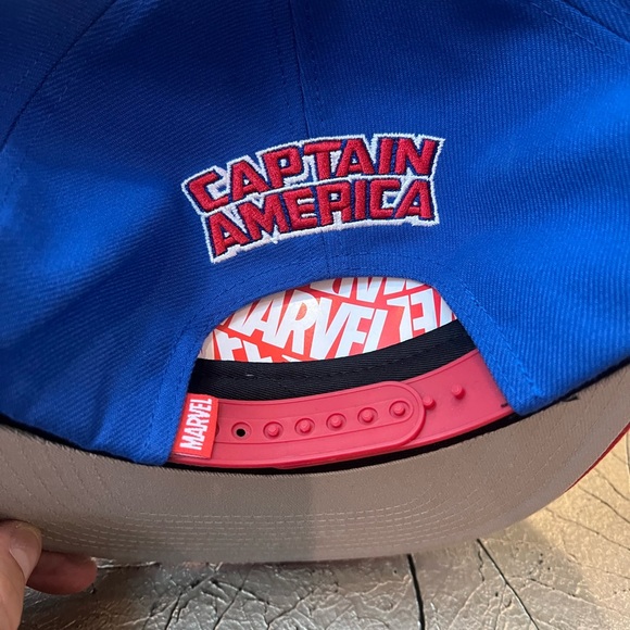 MARVELS CAPTAIN AMERICA SNAPBACK HAT. BRAND NEW. ONE SIZE FITS ALL - Picture 3 of 8